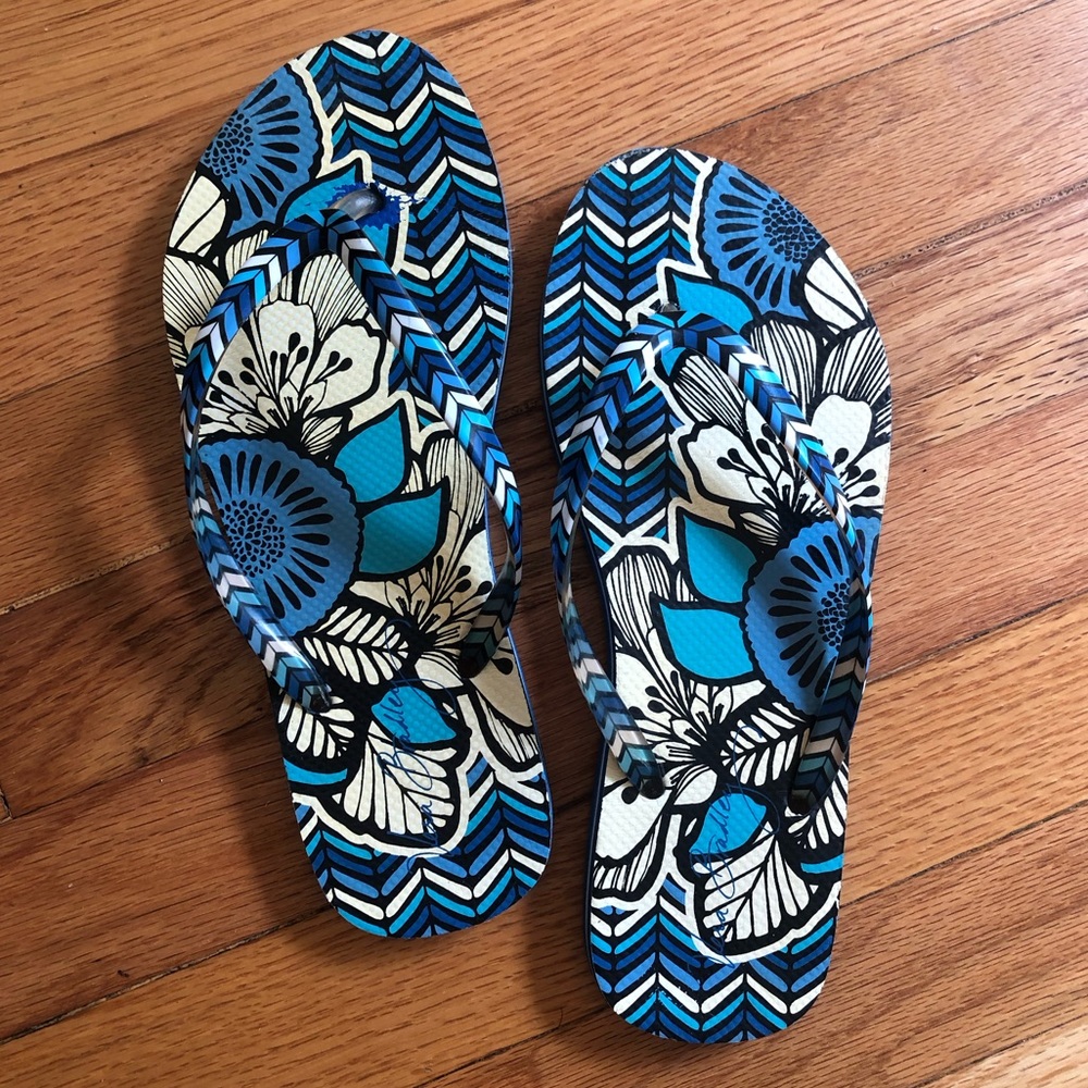 Vera Bradley Flip Flops 7-8